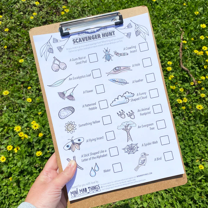 Scavenger hunt outdoor play checklist